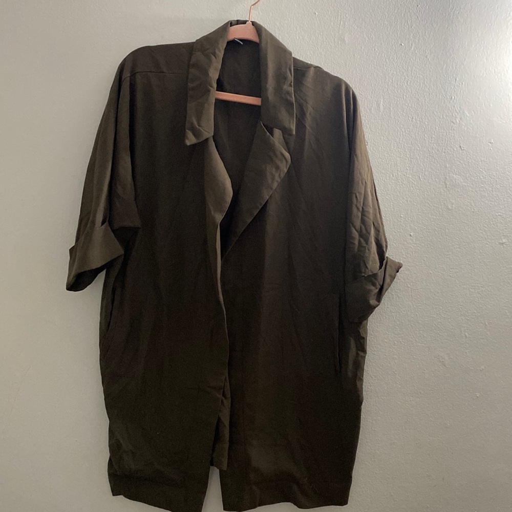 Relaxed, cuffed short sleeve, blazer/jacket. army green. gently worn